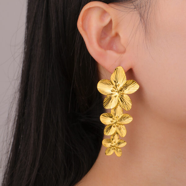Wholesale Cross-border New Retro Exaggerated Design Petal Ear Studs Advanced Design Earrings Earrings for Women