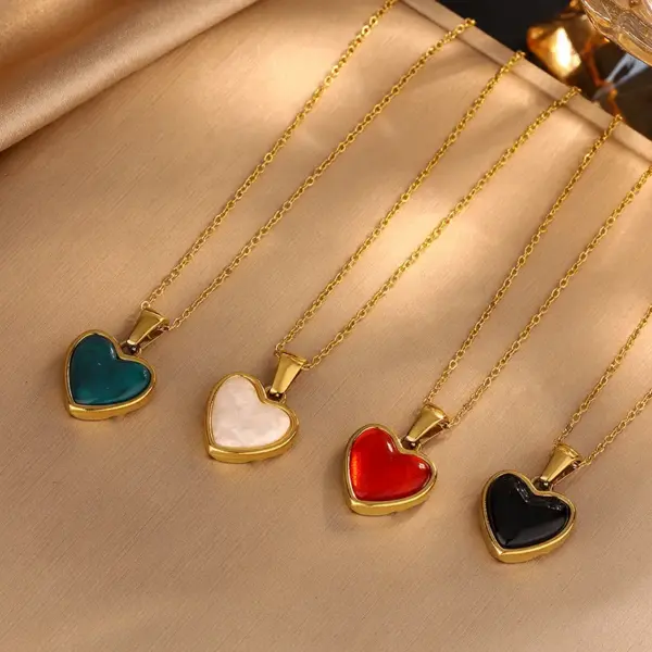 Wholesale 304 Stainless Steel Plastic Heart Shape Ion Plating (IP) 18K Gold Plated Princess Vintage Style Classic Style Waterproof Non Tarnish O-shaped Chain Lobster Trigger Clasp Closure Pendant Necklace