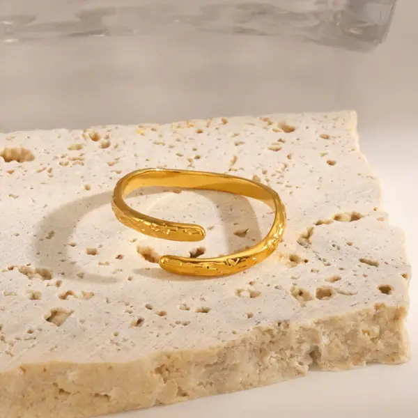 Wholesale Ion Plating (IP) 18K Gold Plated Lines 304 Stainless Steel Classic Style IG Style Waterproof Non Tarnish Open Rings