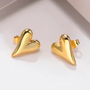 Wholesale PVD Coated Gold Plated Heart Shape 201 Stainless Steel Casual Simple Style Waterproof Non Tarnish 304 Stainless Steel Ear Studs