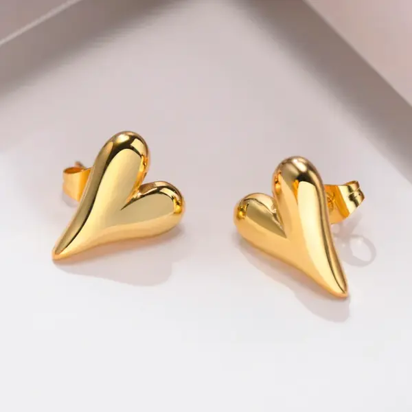 Wholesale PVD Coated Gold Plated Heart Shape 201 Stainless Steel Casual Simple Style Waterproof Non Tarnish 304 Stainless Steel Ear Studs