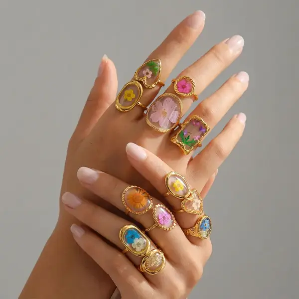 Wholesale Titanium Steel Simple Eternal Flower Ring For Women, Minimalist Design, 304 Stainless Steel, Vacuum Electroplating (In Furnace), Heart-Shaped Flower Asymmetric Adjustable Ring