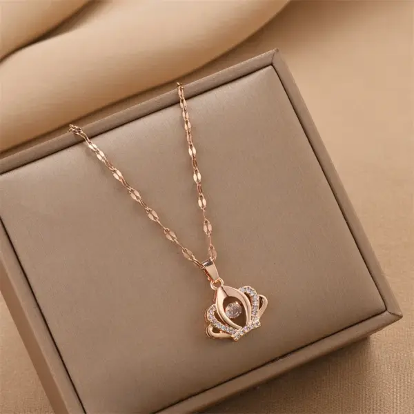 Wholesale Real Gold Plated Crown 304 Stainless Steel Fashion Waterproof Non Tarnish Pendant Necklace