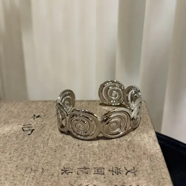 PVD Coated Real Gold Plated Solid Color 316 Stainless Steel Vacation Simple Style Waterproof Non Tarnish 316 Stainless Steel Bangle