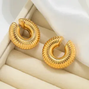 Thread Hollow Ear Clip / Gold