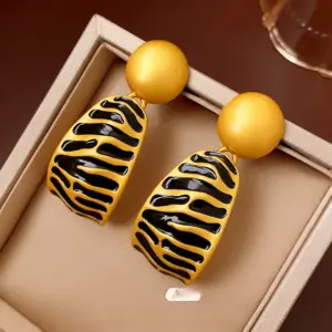 Silver Needle irregular dripping round earrings