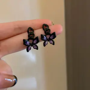 27 Silver Needles. Black Butterfly