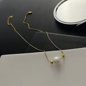 03-G5 Titanium Steel Imitation Pearl Necklace / Gold