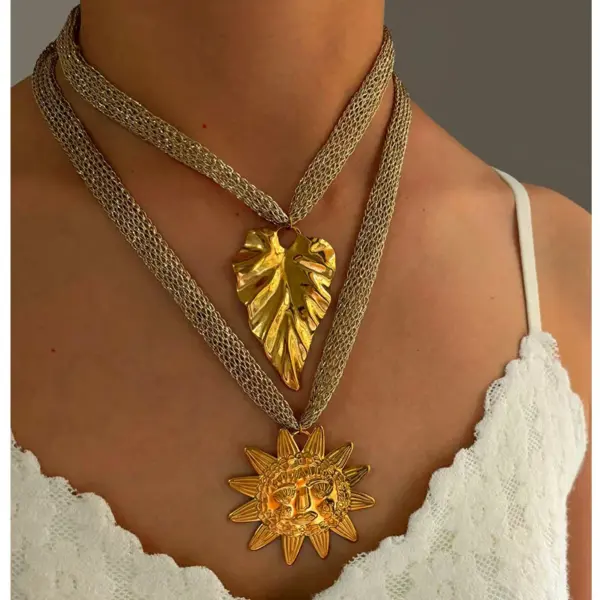 Wholesale 304 Stainless Steel Red Heart Shell PVD Coated Real Gold Plated Nordic Style Retro Lady Waterproof Non Tarnish Irregular Surgical Steel Knitted Silk Mesh Belt Lobster Trigger Clasp Closure Gold Pendant Necklace