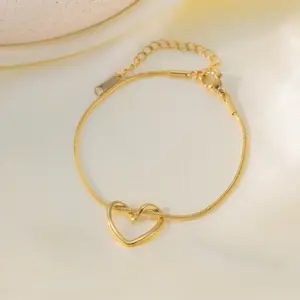 【XKB2215】Twisted Heart Bracelet / Gold