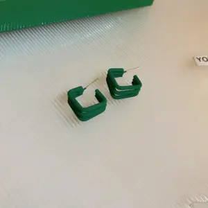 51# Silver Needle-Green Small Square