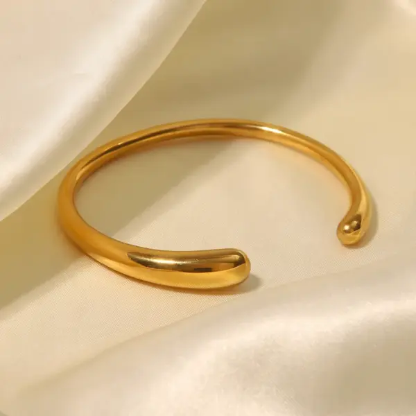 oly-270d0cbab839faa8dc72a45ef868b378 Wholesale 304 Stainless Steel Circle PVD Coated Rhinestones 18K Gold Plated Real Gold Plated Elegant Waterproof Non Tarnish Inlay Gold Bangle
