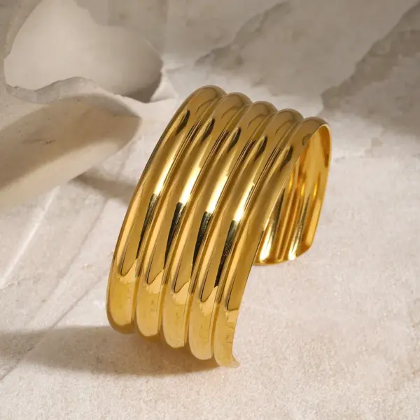 Wholesale 304 Stainless Steel Round PVD Coated 18K Real Gold Plated Real Gold Plated IG Style Simple Style Waterproof Non Tarnish Gold Bangle