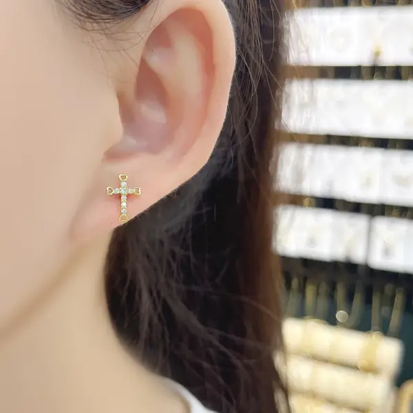 Wholesale 1 Pair Simple Style Classic Style Geometric Cross Plating Inlay Copper Zircon 18K Gold Plated Ear Studs