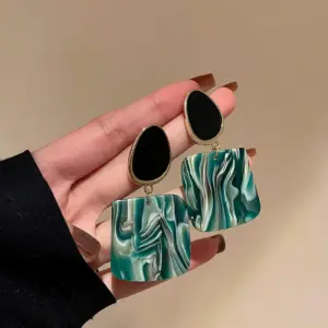 28# Silver Needle-Green Acrylic Square