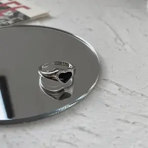 Z0040 Black Heart / Adjustable Opening