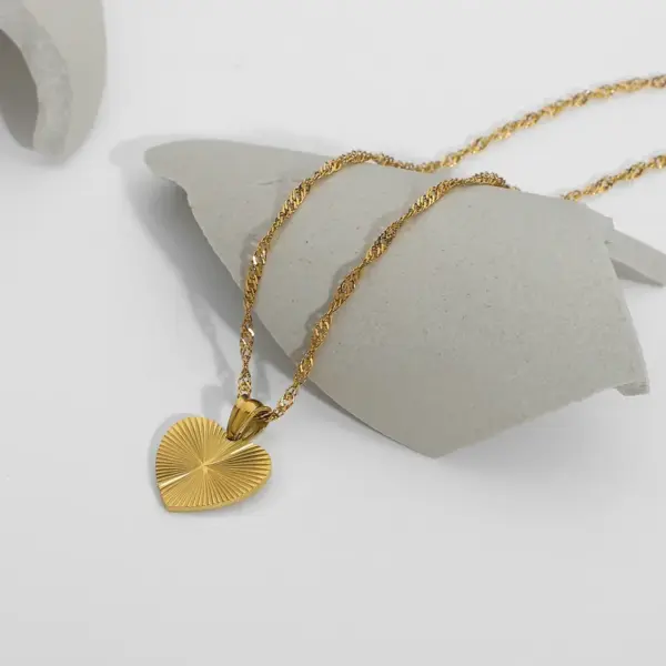 Wholesale PVD Coated Real Gold Plated Heart Stainless Steel Titanium Steel Simple Style Waterproof Non Tarnish 304 Stainless Steel Pendant Necklace