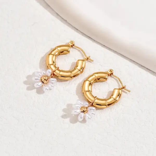 Wholesale 1 Pair Elegant Cute Sweet Flower Beaded Pearl 201 Stainless Steel 18K Gold Plated Earrings
