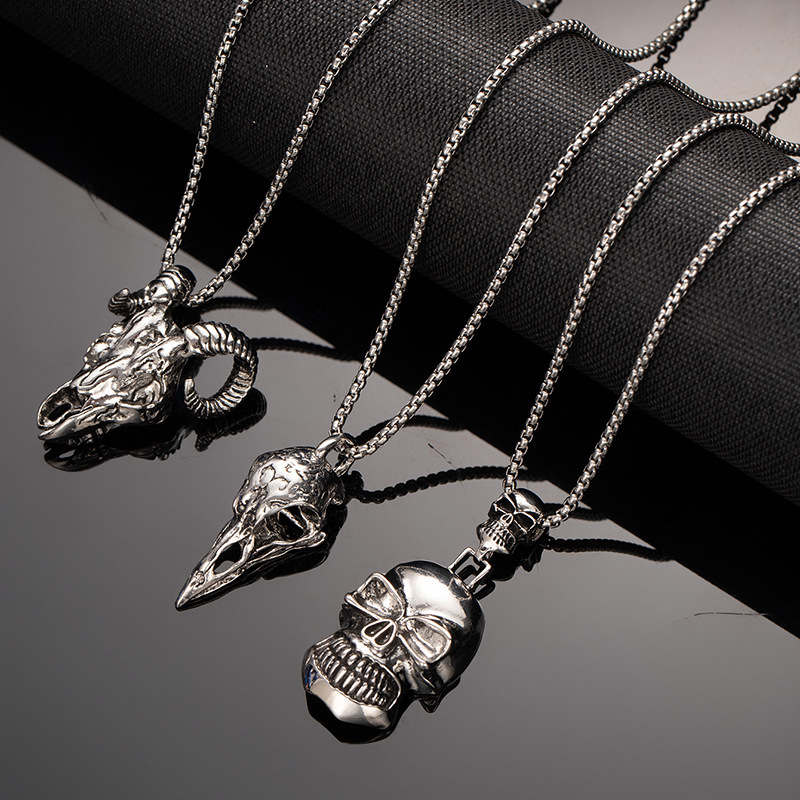 Wholesale Fashion European and American Retro Diablo Skull Necklace Crow Sheep Gothic Hip Hop Punk Rock Sweatshirt Chain