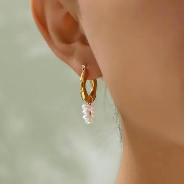 Wholesale 1 Pair Elegant Cute Sweet Flower Beaded Pearl 201 Stainless Steel 18K Gold Plated Earrings