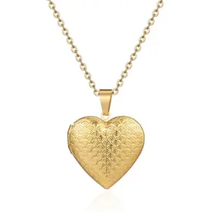 Scale Grain Gold Pendant Necklace