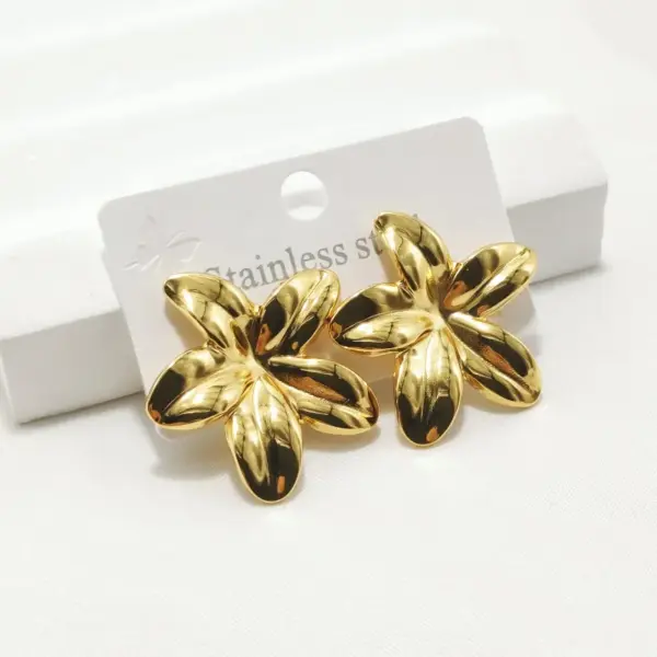 304 Stainless Steel Flower Ion Plating (IP) Golden Plated Elegant Retro Commute Waterproof Non Tarnish Gold Silver Ear Studs