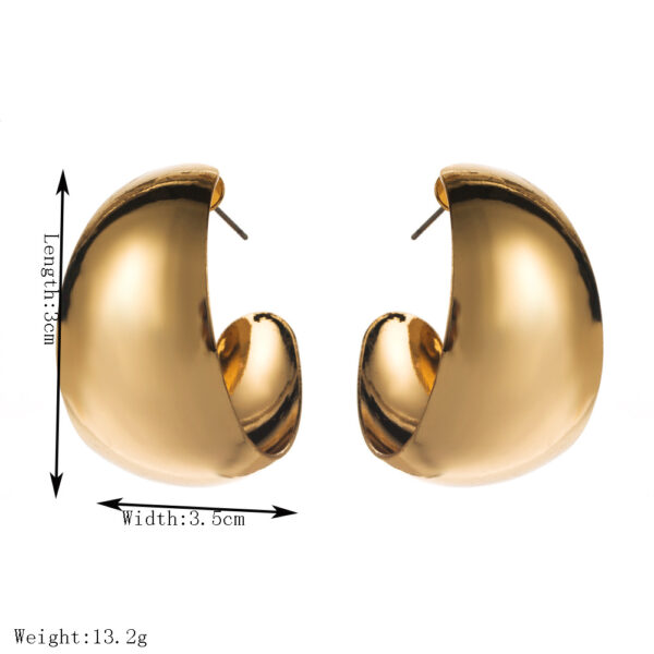 Wholesale Japanese and Korean Fashion C- shaped Commuter Circle Earrings Women's Ins Style Retro Fashionable Gone Elegant Ear Jewelry High-grade Sense