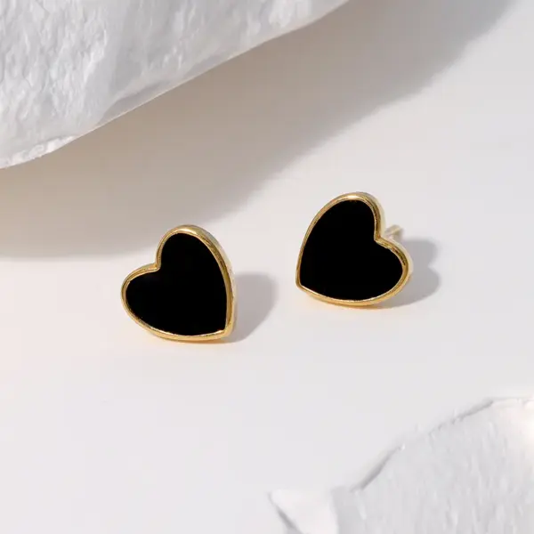 Wholesale 304 Stainless Steel Heart Shape PVD Coated 18K Real Gold Plated 18K Gold Sweet Simple Style Streetwear Waterproof Non Tarnish Plating Ear Studs