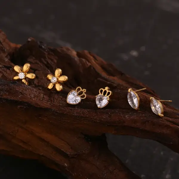 Wholesale PVD Coated Real Gold Plated 18K Gold Flower 304 Stainless Steel Basic Simple Style Classic Style Waterproof Non Tarnish Ear Studs