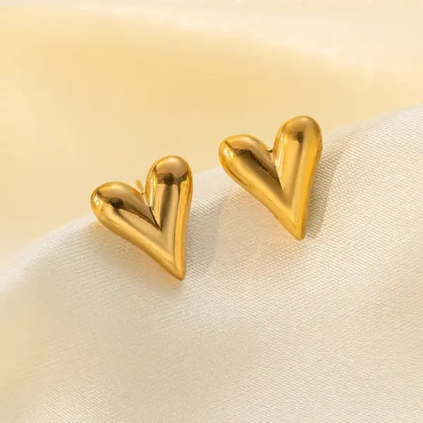 Wholesale PVD Coated Real Gold Plated 18K Gold Heart Shape 304 Stainless Steel Simple Style Commute Waterproof Non Tarnish Ear Studs