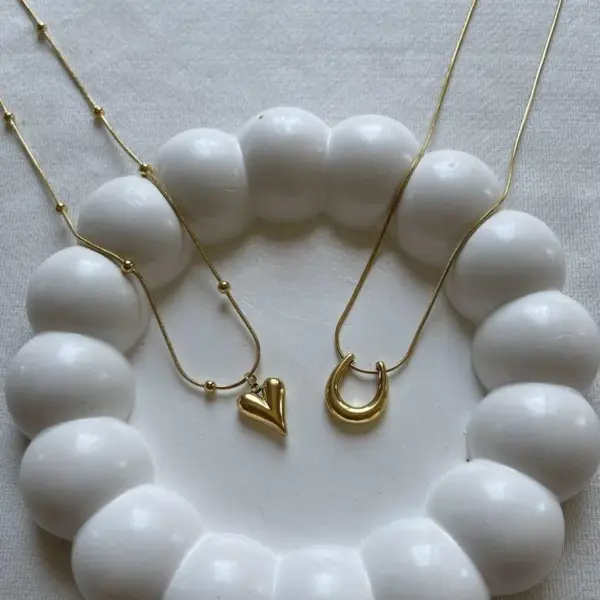 Wholesale Ion Plating (IP) Geometric Heart Shape 304 Stainless Steel Simple Style Classic Style Commute Waterproof Non Tarnish 304 Stainless Steel Pendant Necklace