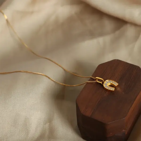 Wholesale 304 Stainless Steel Geometric PVD Coated Rhinestones 18K Gold Plated Elegant Simple Style Plating Inlay White Gold Pendant Necklace