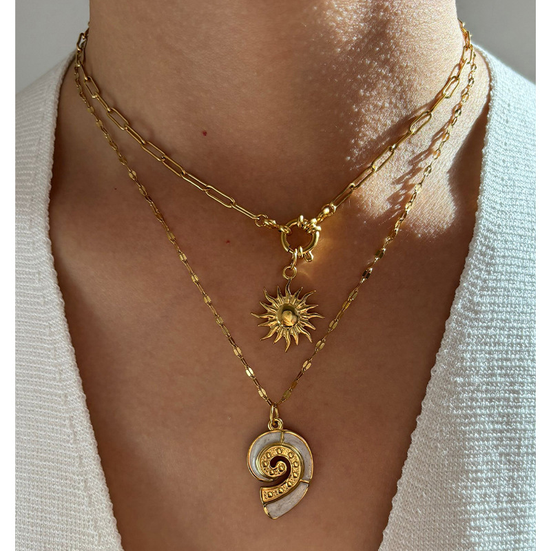 Wholesale Vintage French Fashion Titanium Steel Suower Conch Design Sense Necklace European and American Niche Fashion All-match Ladies Necklace