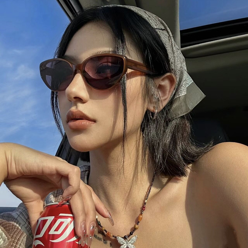 Wholesale 2024 new gm sunglasses women's retro cat's eye high-grade sunscreen fashion street shot small frame UV protection sunglasses