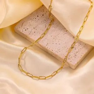 Qyh6096 Embossed Choker Necklace / Gold