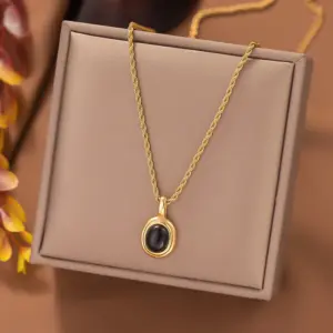 Black Oval Necklace [Gold]