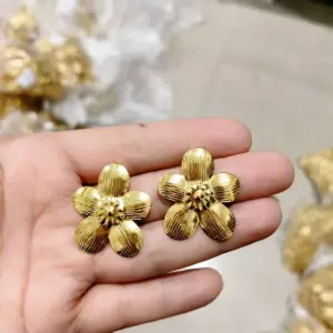 Gold Earrings096 / 18k