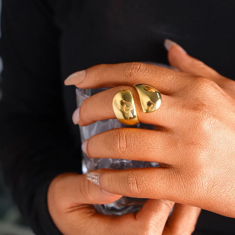 Wholesale PVD Coated 14K Gold Real Gold Plated Solid Color 304 Stainless Steel Casual Modern Style Commute Waterproof Non Tarnish Rings