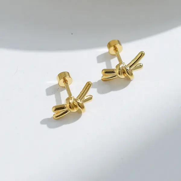 PVD Coated Real Gold Plated 14K Heart Shape Flower 304 Stainless Steel Simple Style Commute IG Waterproof Non Tarnish Small Stud Earrings Ear Studs