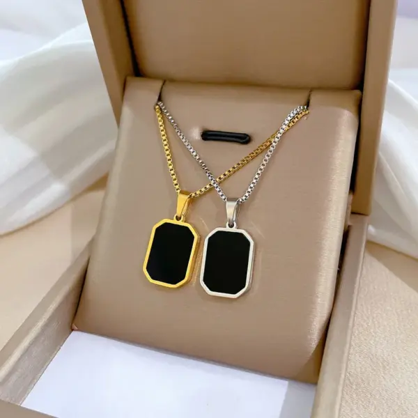 Wholesale PVD Coated Real Gold Plated Square Titanium Steel Simple Style Waterproof Non Tarnish Titanium Steel Pendant Necklace