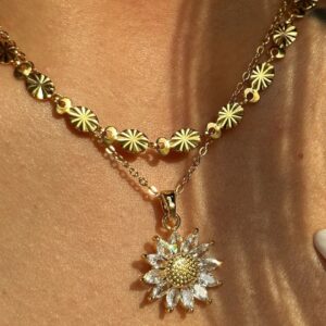 Wholesale New Vintage Sunflower Copper Zirconium Necklace Women's High-end Design Pendant Light Luxury Small Popular Internet Celebrity All-match Clavicle Chain