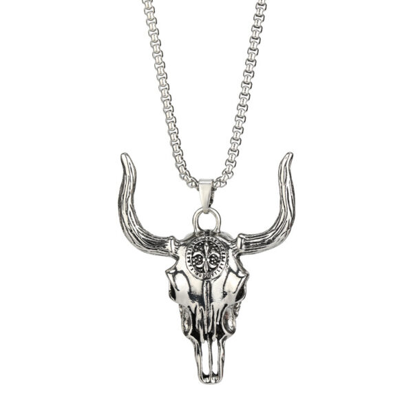 Wholesale Wild cow head skull cool men titanium steel necklace men domineering retro street Western cow bone punk pendant