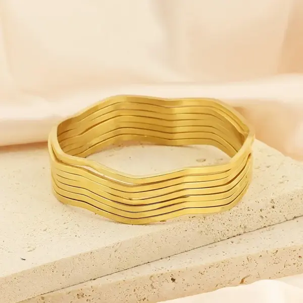 Wholesale Ion Plating (IP) 18K Gold Plated Curve 304 Stainless Steel Simple Style Waterproof Non Tarnish 304 Stainless Steel Bangle