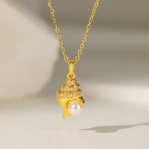 304 Stainless Steel 18K Gold Plated Casual Simple Style Polishing Plating Inlay Conch Shell Artificial Rhinestones Plastic Pendant Necklace