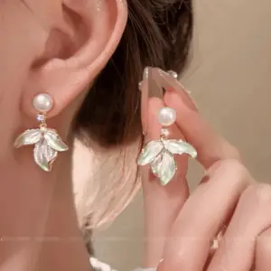 36#A1910 Gold Sweet Petal Pearl Stud Earrings / 925 Silver