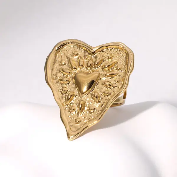 Wholesale Trendy Gold-Plated Stainless Steel Heart Ring Fashionable Luxury Titanium Steel Jewelry Sweet Casual Party All Seasons Women