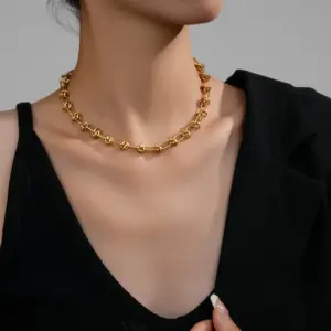 Knotted U-Shaped Chain