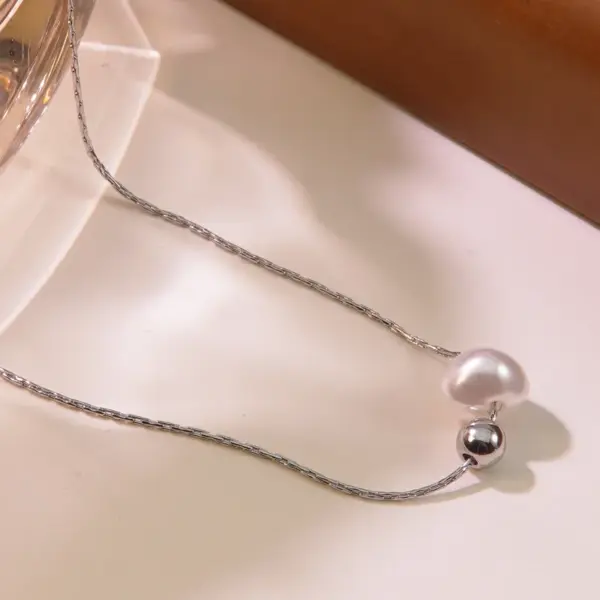 Wholesale 304 Stainless Steel Plastic Solid Color Ion Plating (IP) 18K Gold Plated Sweet Simple Style Waterproof Non Tarnish Plating Regular Chain Silver Pendant Necklace