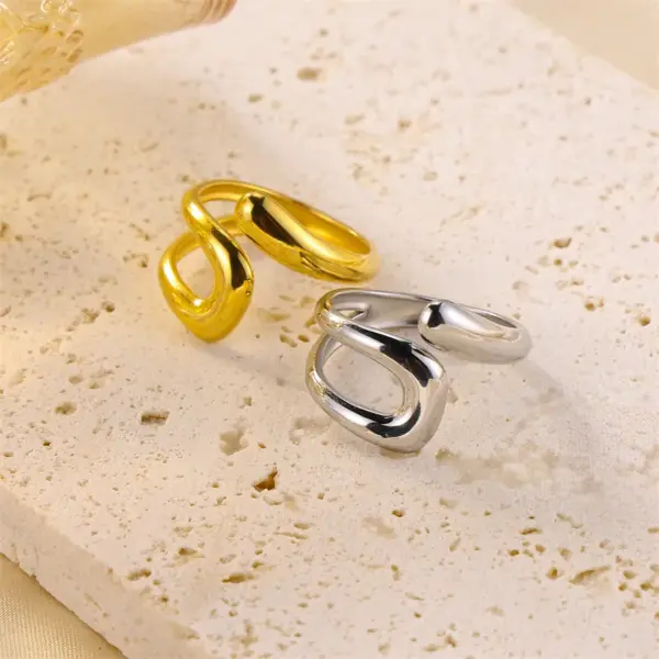 Wholesale Vacuum Plating Real Gold Plated Solid Color Snake 304 Stainless Steel Retro Classic Style Waterproof Non Tarnish Open Rings