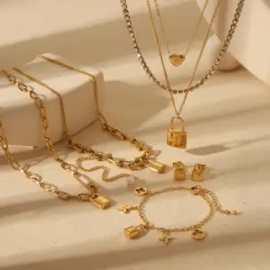 Wholesale Jewelry Elegant Luxurious Commute Lock 304 Stainless Steel 18K Gold Plated Horseshoe Buckle Bracelets Ear Studs Necklace